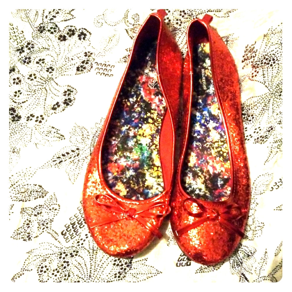 LIKE NEW FADED GLORY SLIP ON FLATS
